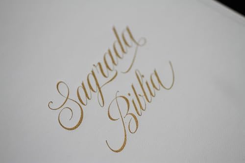 Biblia Católica: Letra grande. Símil piel blanca: boda, quinceañera, primera comu nión / Catholic Leathersoft White Bible: Bride, Quinceanera, First Communi (Spanish Edition) by Biblia de América