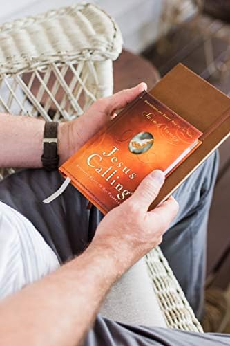 Jesus Calling, Padded Hardcover, with Scripture References: Enjoying Peace in His Presence (A 365-Day Devotional) by Sarah Young