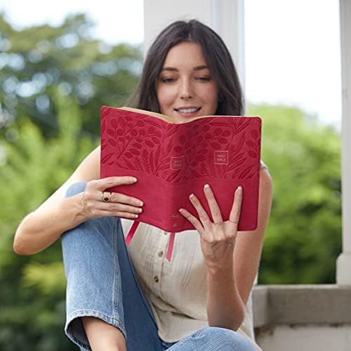 NKJV, End-of-Verse Reference Bible, Personal Size Large Print, Leathersoft, Pink, Red Letter, Comfort Print: Holy Bible, New King James Version by Thomas Nelson