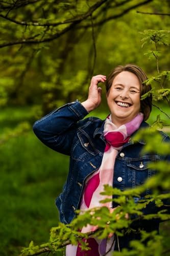 A Summer of Second Chances: An uplifting and feel-good romance to fall in love with (Welcome to Thorndale) by Suzanne Snow