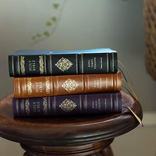 KJV, Personal Size Reference Bible, Sovereign Collection, Leathersoft, Black, Red Letter, Comfort Print: Holy Bible, King James Version by Thomas Nelson
