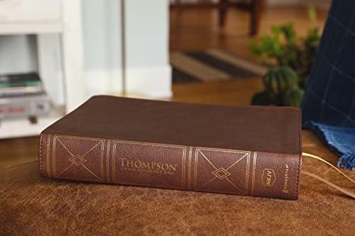 NKJV, Thompson Chain-Reference Bible, Leathersoft, Brown, Red Letter, Thumb Indexed, Comfort Print by Zondervan