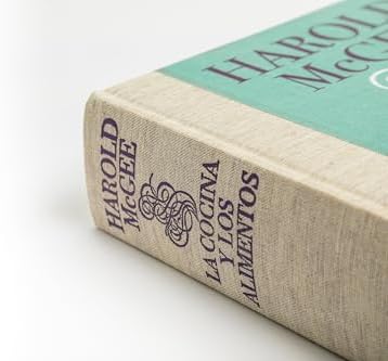 La cocina y los alimentos: Enciclopedia de la ciencia y la cultura de la comida / On Food and Cooking (Spanish Edition) by Harold McGee