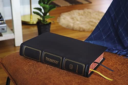 KJV, Thompson Chain-Reference Bible, Large Print, Genuine Leather, Cowhide, Black, Red Letter, Thumb Indexed, Comfort Print by Zondervan