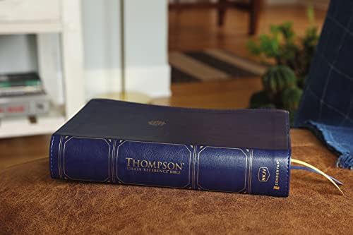 NKJV, Thompson Chain-Reference Bible, Handy Size, Leathersoft, Navy, Red Letter, Comfort Print by Zondervan
