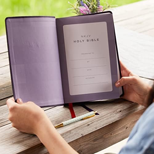 NKJV, Giant Print Center-Column Reference Bible, Verse Art Cover Collection, Leathersoft, Purple, Red Letter, Comfort Print: Holy Bible, New King James Version by Thomas Nelson