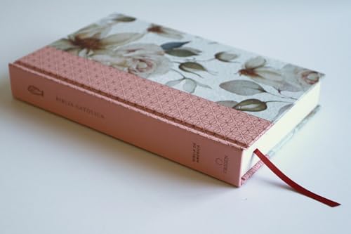 La Biblia Católica: Edición letra grande. Tapa dura, Tela rosada con flores / Catholic Bible: Large Print, Hard Cover, Pink Cloth with flowers (Spanish Edition) by Biblia de América