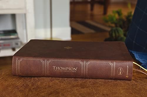 NKJV, Thompson Chain-Reference Bible, Large Print, Leathersoft, Brown, Red Letter, Thumb Indexed, Comfort Print by Zondervan