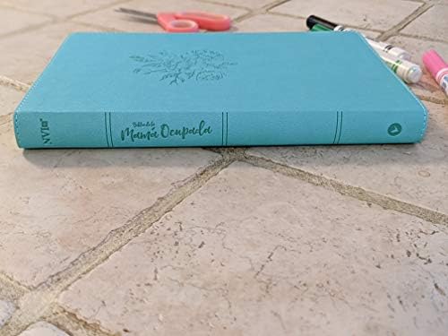 NVI, Biblia de la Mamá Ocupada, Leathersoft, Turquesa, Palabras de Jesús en Rojo, Comfort Print: Inspiración diaria aun cuando solo tienes un minuto (Spanish Edition) by Vida