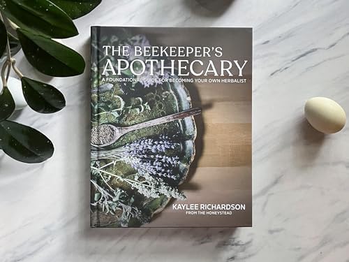 The Beekeeper’s Apothecary: A Foundational Guide to Building a Home Apothecary, Healing Herbs, Infusions, Salves, Syrups & Everyday Natural Medicine by Kaylee Richardson