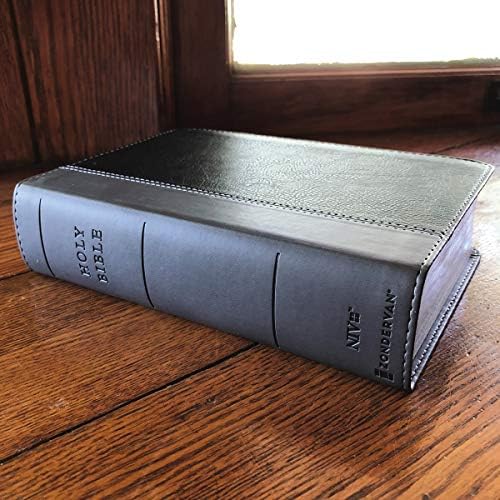 NIV, Giant Print Compact Bible, Leathersoft, Black, Red Letter, Comfort Print by Zondervan