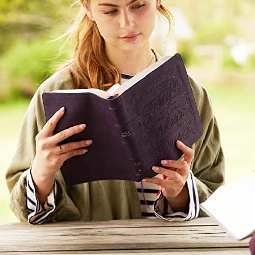 NKJV, Giant Print Center-Column Reference Bible, Verse Art Cover Collection, Leathersoft, Purple, Red Letter, Comfort Print: Holy Bible, New King James Version by Thomas Nelson
