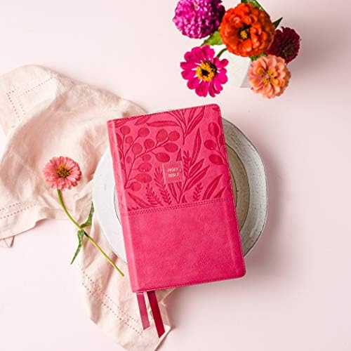 NKJV, End-of-Verse Reference Bible, Personal Size Large Print, Leathersoft, Pink, Red Letter, Comfort Print: Holy Bible, New King James Version by Thomas Nelson