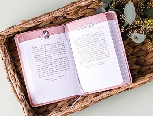 Jesus Calling, Pink Leathersoft, with Scripture References: Enjoying Peace in His Presence (A 365-Day Devotional) by Sarah Young