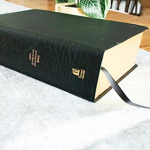 NASB MacArthur Study Bible by Thomas Nelson