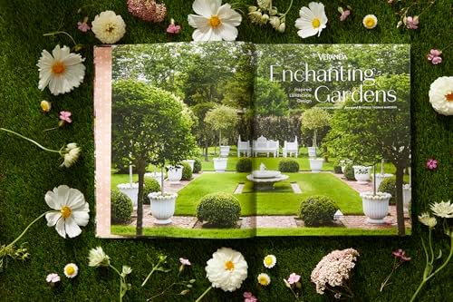 Veranda Enchanting Gardens: Inspired Landscape Design by Stephanie Hunt