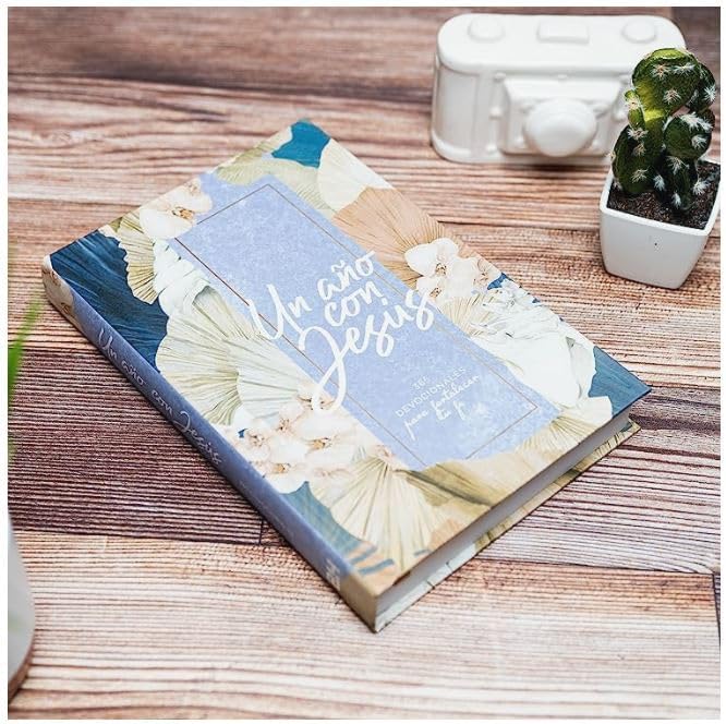 Un año con Jesús: 365 devocionales para tu caminar con Dios | A Year with Jesus: 365 Devotions for your Walk With God (Spanish Edition) by B&H Español Editorial Staff