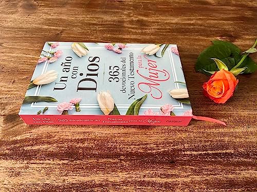 Un año con Dios: 365 devocionales del nuevo testamento para la mujer / A Year with God: 365 New Testament Devotionals for Women (Spanish Edition) by Origen