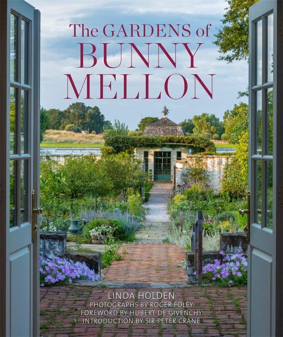 The Gardens of Bunny Mellon: The first study of the gardens and landscapes designed by the famed society hostess by Linda Jane Holden