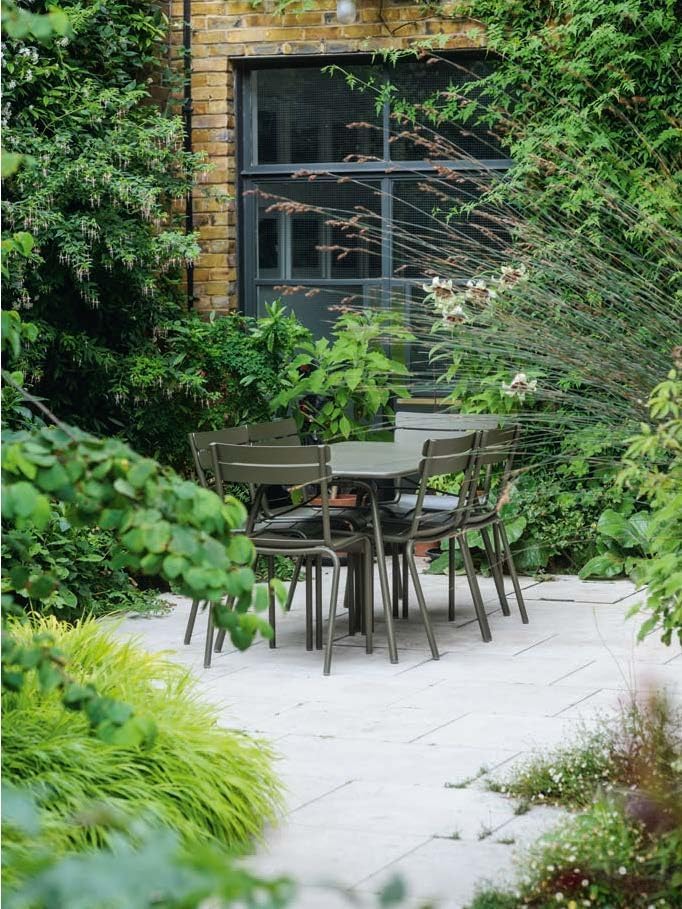 Outdoor Interiors: Bringing Style to Your Garden by Juliet Roberts