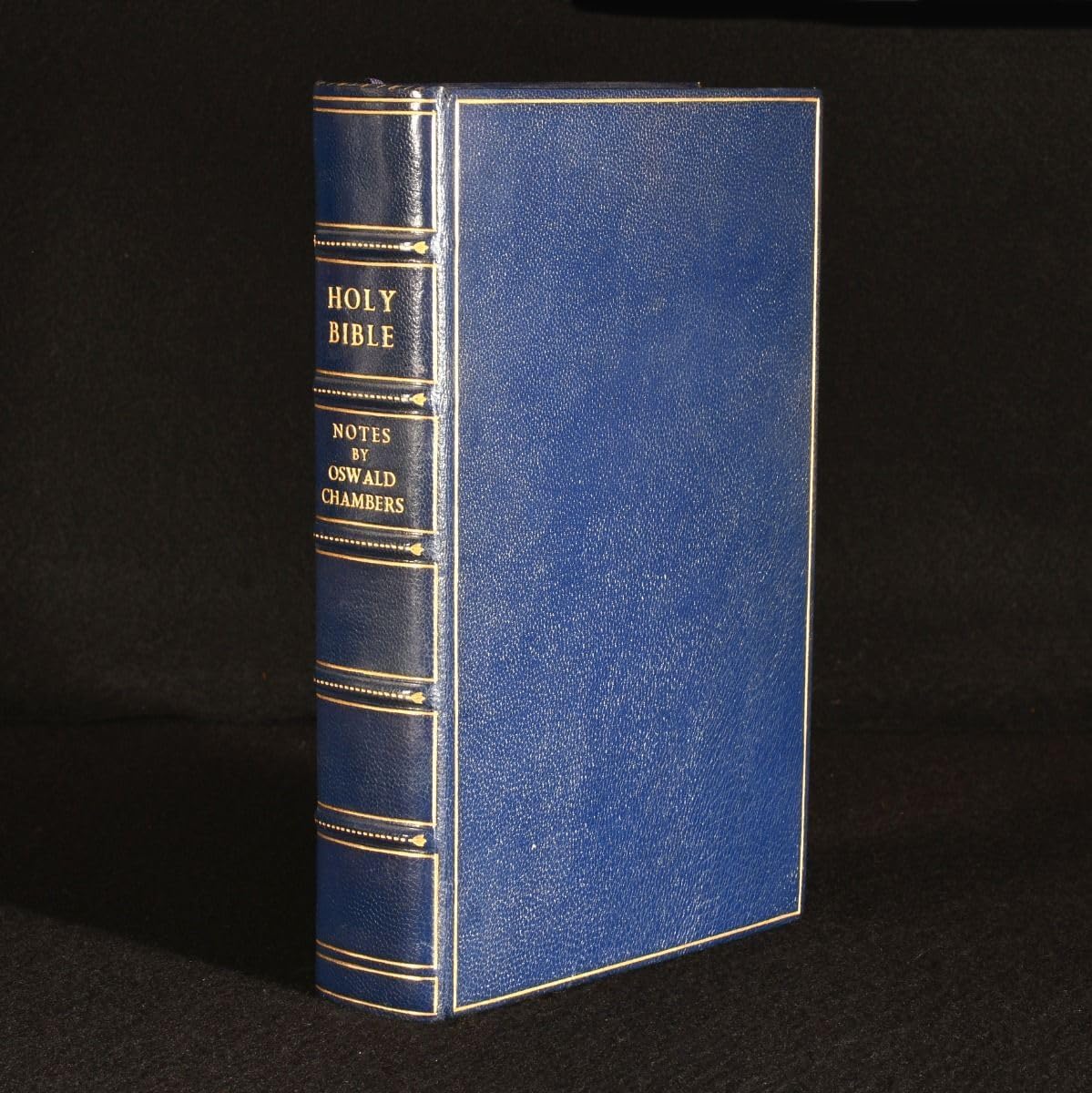 The Oswald Chambers Daily Devotional Bible: 365 Daily Readings from the Author of My Utmost for His Highest (New King James Version) by Oswald Chambers