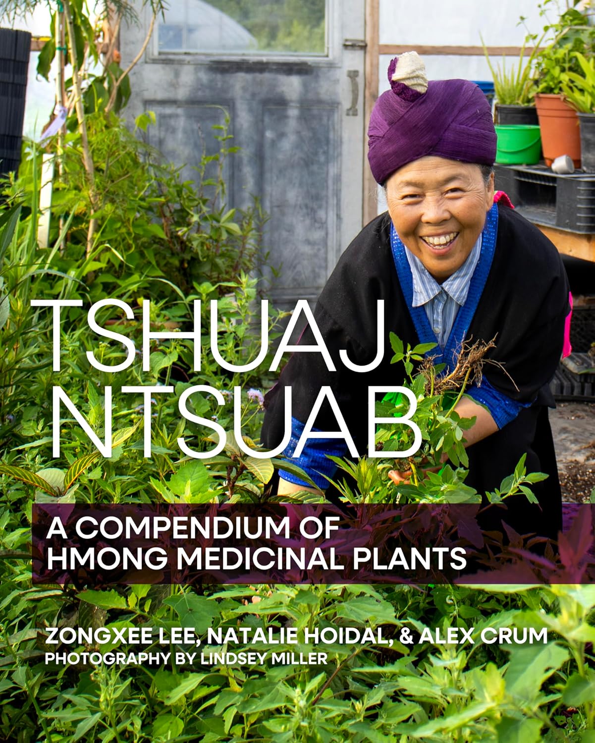 Tshuaj Ntsuab (Plant Medicine): A Compendium of Hmong Medicinal Plants by Zongxee Lee