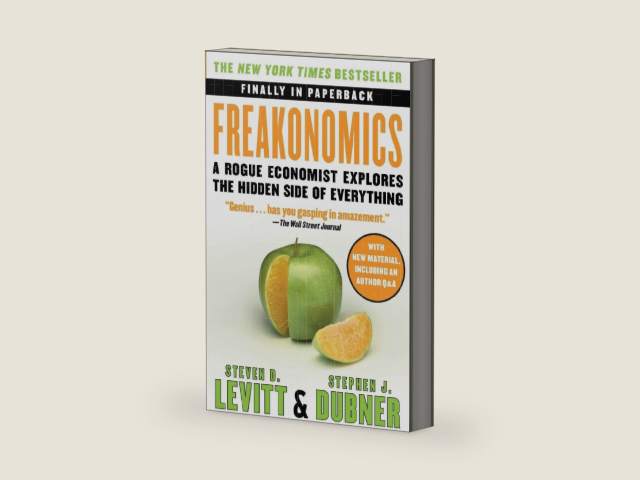 Freakonomics: A Rogue Economist Explores the Hidden Side of Everything by Steven D. Levitt | barcode:9780060731335 | source:'9780060731335-right-three-quarter.jpg