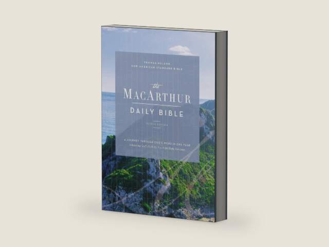 NASB, MacArthur Daily Bible, 2nd Edition, 1995 Text, Comfort Print by Zondervan | barcode:9781400332991 | source:'9781400332991-right-three-quarter.jpg