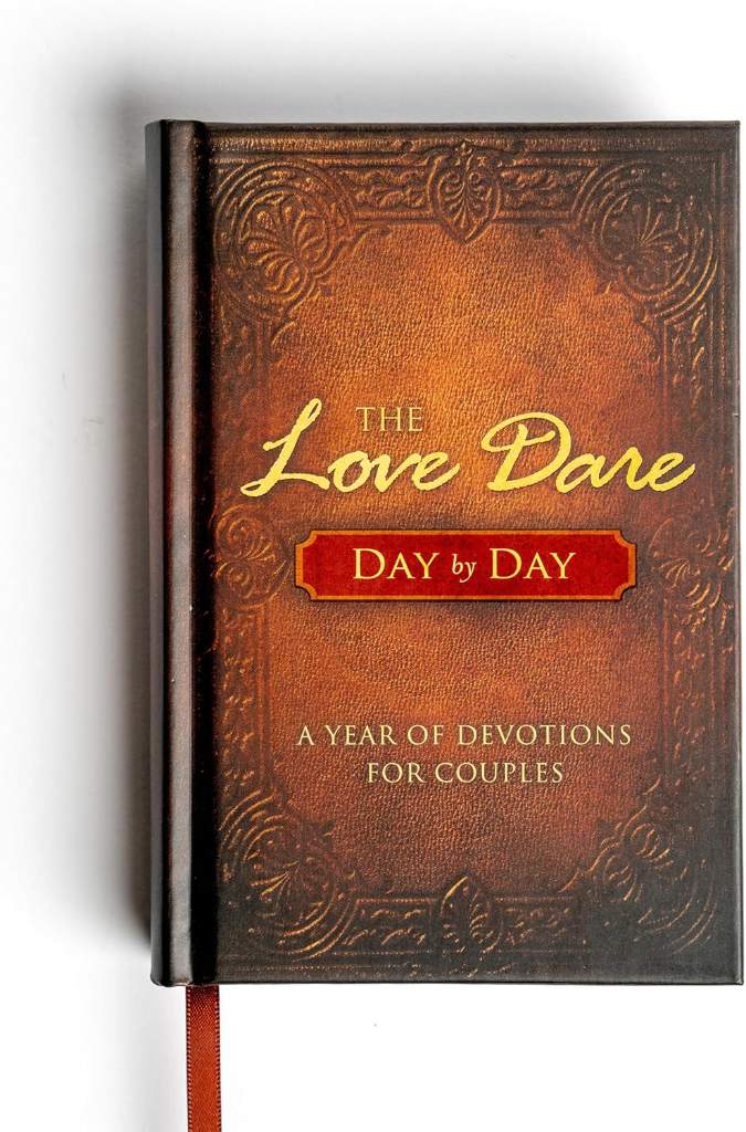 The Love Dare Day by Day: A Year of Devotions for Couples by Stephen Kendrick | barcode:9781433681370 | source:'9781433681370.jpg