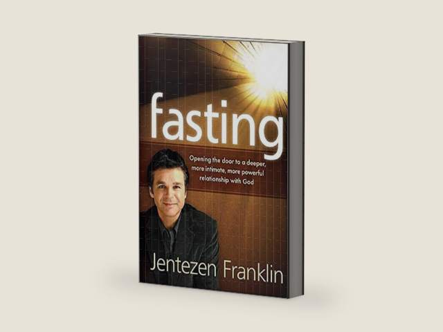 Fasting: Opening the Door to a Deeper, More Intimate, More Powerful Relationship With God by Jentezen Franklin | barcode:9781621366195 | source:'9781621366195-right-three-quarter.jpg