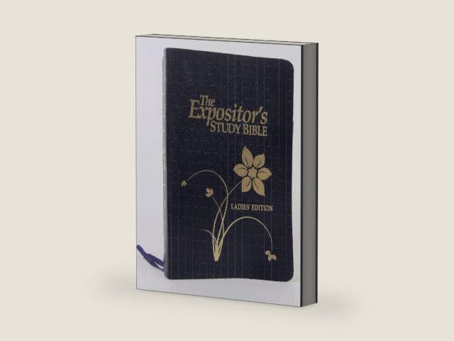 The Expositors Study Bible King James Version Ladies Edition by Jimmy Swaggert | barcode:9781934655979 | source:'9781934655979-right-three-quarter.jpg