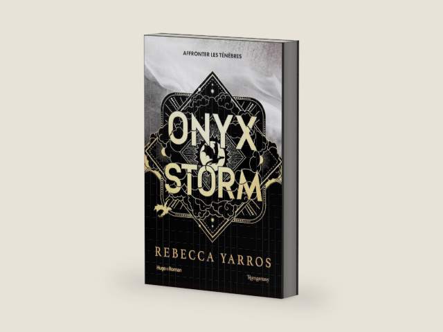 Onyx Storm - Version française: The Empyrean Tome 3 (French Edition) by Rebecca Yarros | barcode:9782755673104 | source:'9782755673104-right-three-quarter.jpg