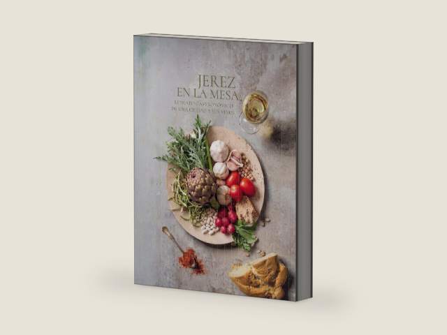 Jerez en la mesa: Retrato gastronómico de una ciudad y sus vinos by AAVV | barcode:9788410286580 | source:'9788410286580-right-three-quarter.jpg