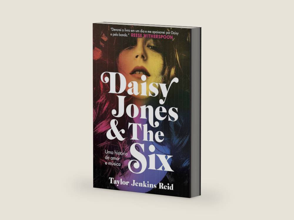 Daisy Jones and The Six: Uma história de amor e música (Portuguese Edition) by Taylor Jenkins Reid | barcode:9788554513689 | source:'9788554513689-right-three-quarter.jpg
