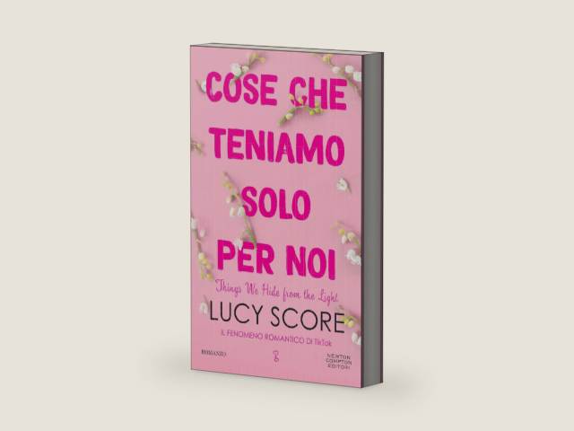 Cose che teniamo solo per noi. Things We Hide from the Light (Knockemout Series Vol. 2) (Italian Edition) by Lucy Score | barcode:9788822774408 | source:'9788822774408-right-three-quarter.jpg
