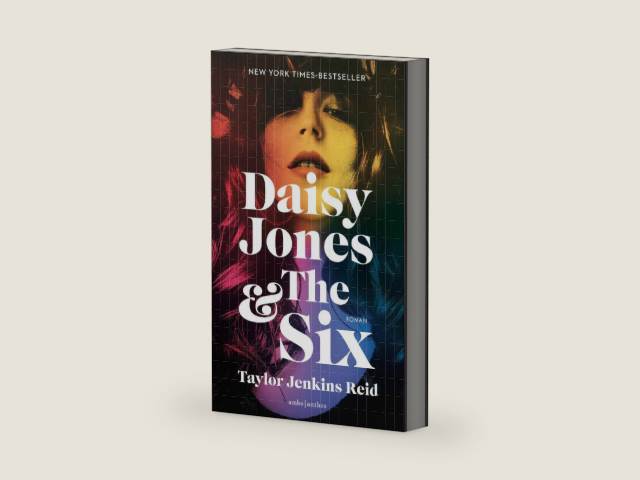 Daisy Jones & The Six (Dutch Edition) by Taylor Jenkins Reid | barcode:9789026349249 | source:'9789026349249-right-three-quarter.jpg