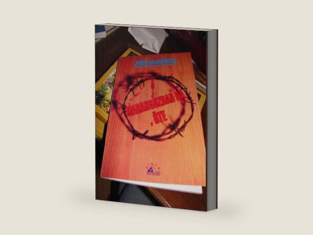 More Than a Carpenter in Turkish (Marangozdan Da Ote) by Josh McDowell | barcode:9789758623013 | source:'9789758623013-right-three-quarter.jpg